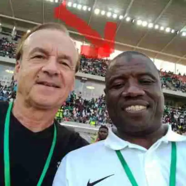 Super Eagles Chief Coach Salisu Yusuf Caught on Tape Receiving Bribe